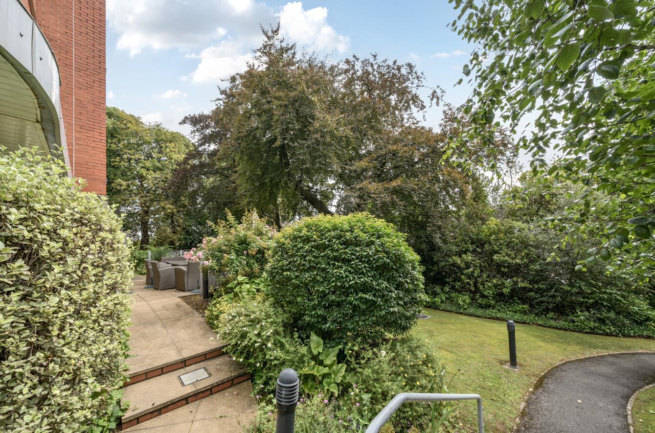 Pantygwydr Court, Uplands, Swansea, SA2 0AW